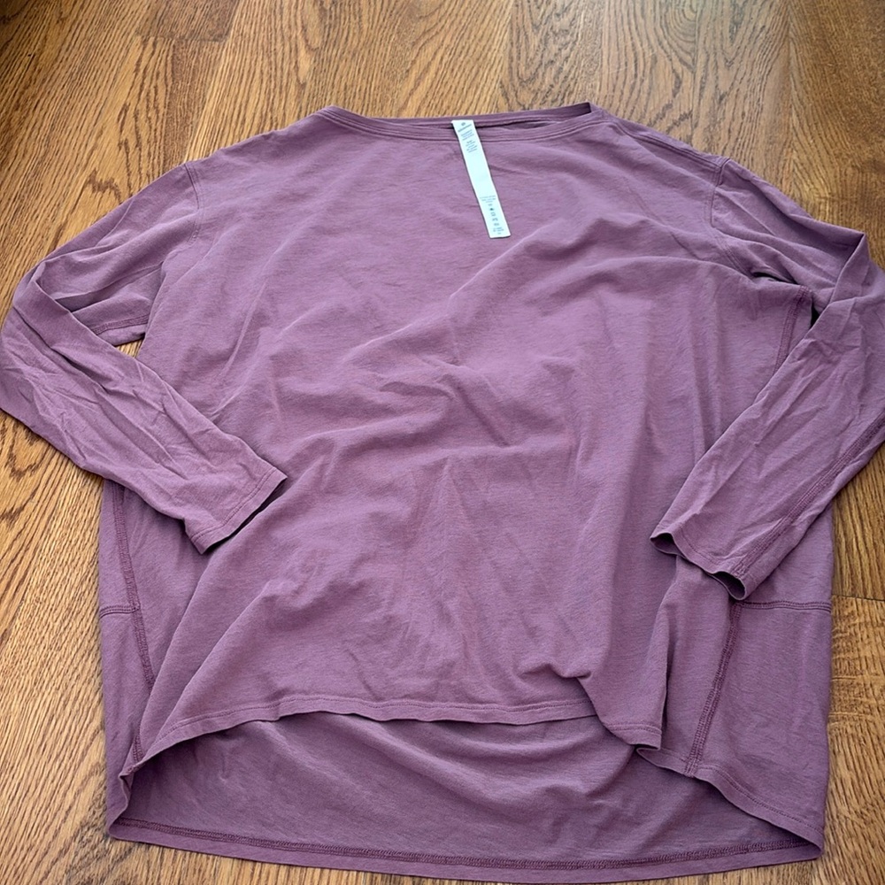 Lululemon Size 2 Purple Long Sleeve Back in Action